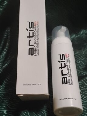 artis Brush Cleansing Foam Plus - White